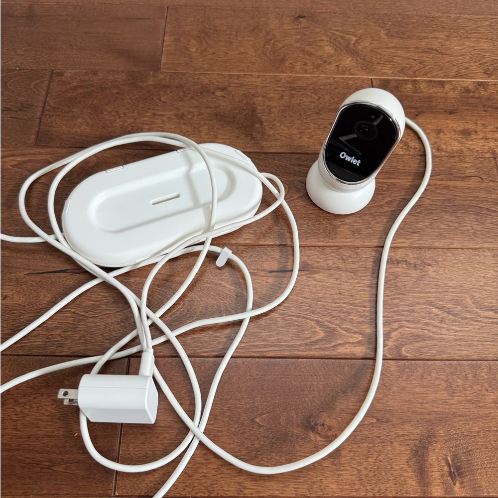 Owlet Smart Baby Monitor Camera with Stand & Cords – Good Working Condition